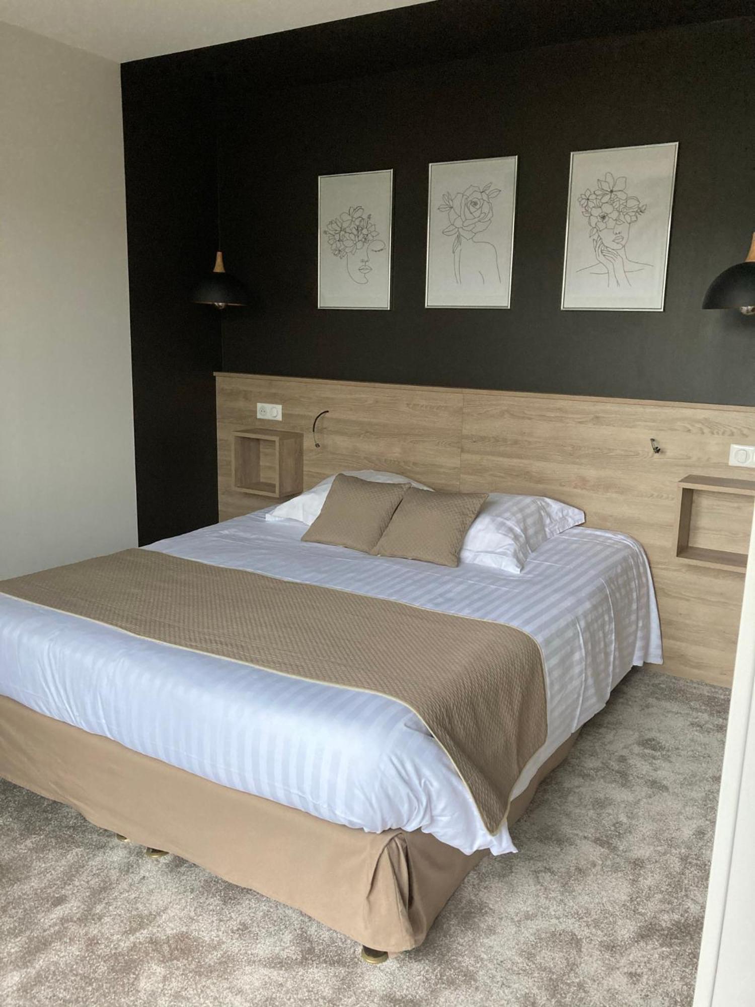 Logis Hotel Restaurant Des Voyageurs Le Malzieu-Ville Kültér fotó